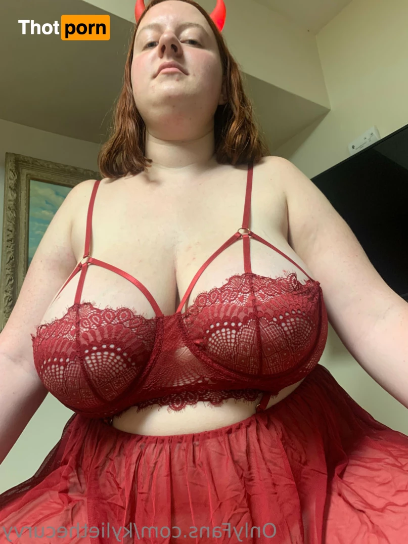 Kyliethecurvy 7501623