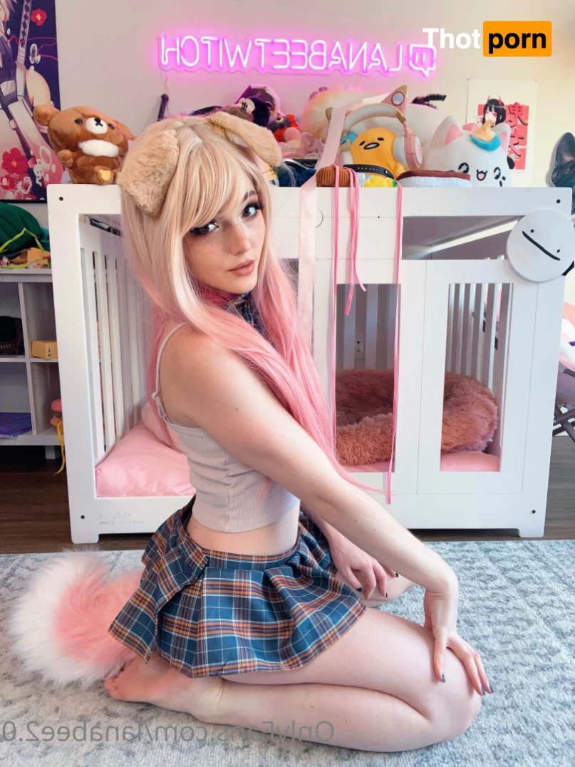 Lana Bee (they/them) the free account 7213980