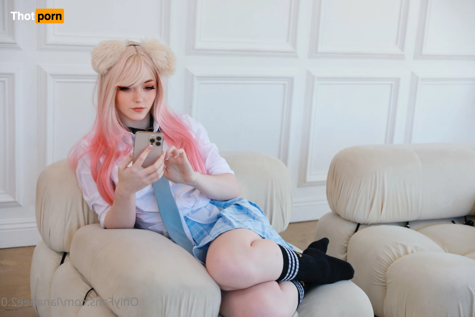 Lana Bee (they/them) the free account 10489232