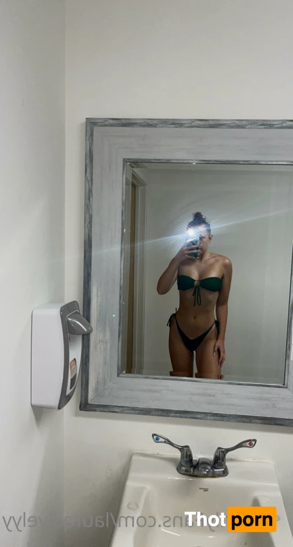 Laura Lively 6908833