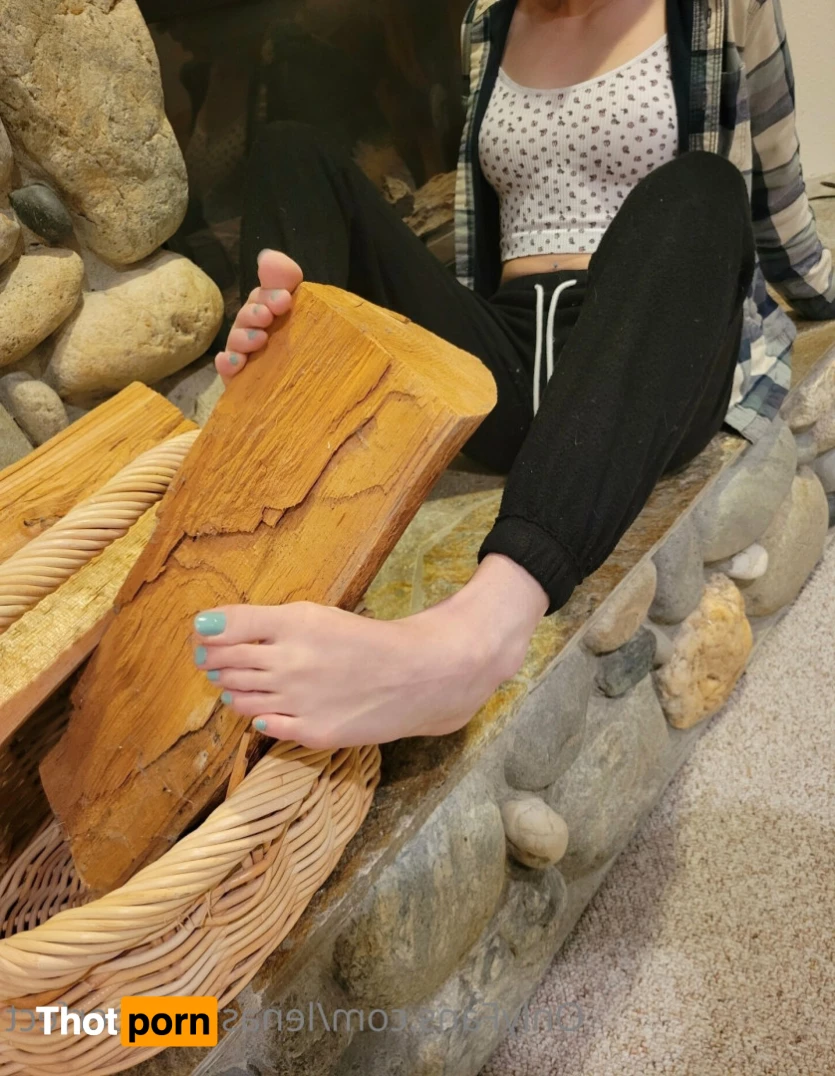 Lena’s Little Cabaret 🌻 6866936