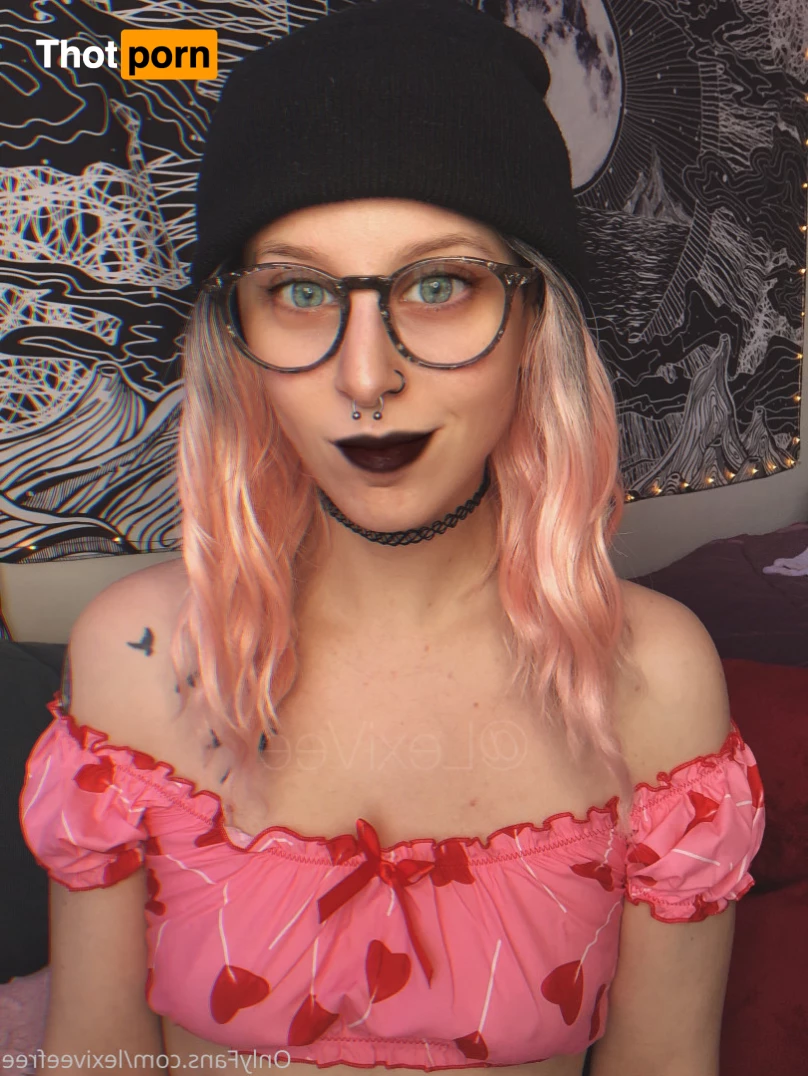 SLIMTHICK GOTH BABE 🥵 FREE 7020362