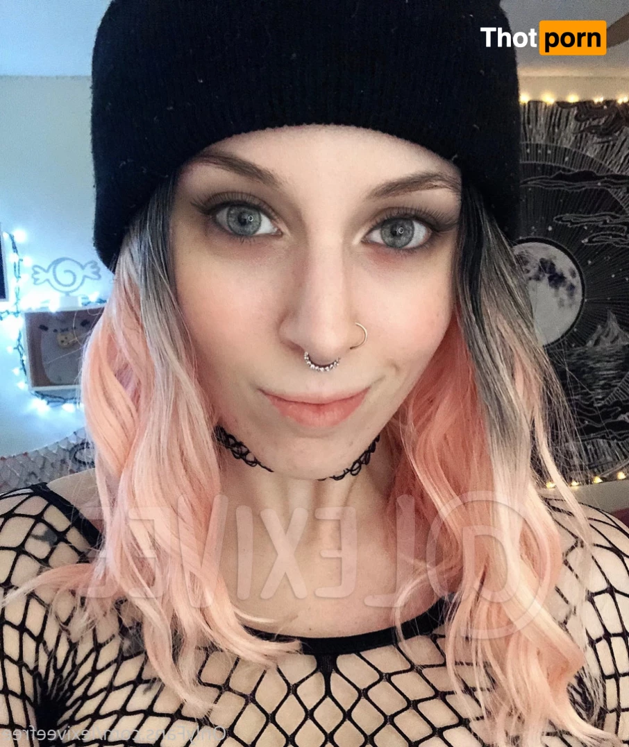 SLIMTHICK GOTH BABE 🥵 FREE 7020565