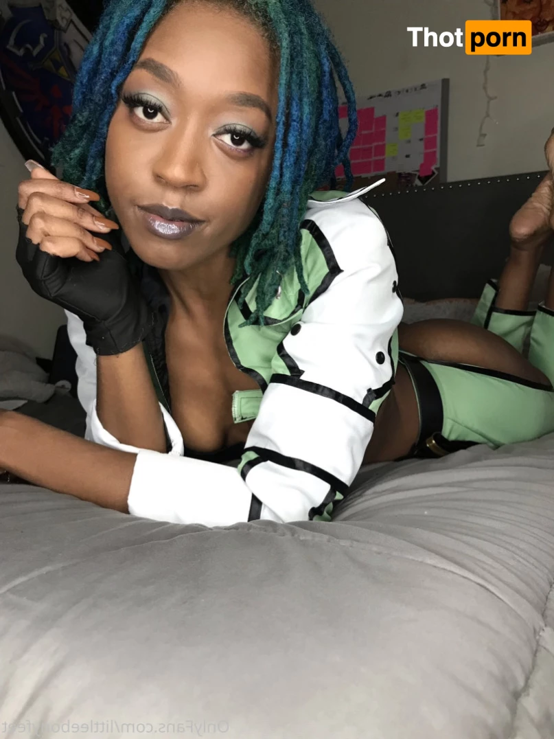 Littleebonyfeet 7363289