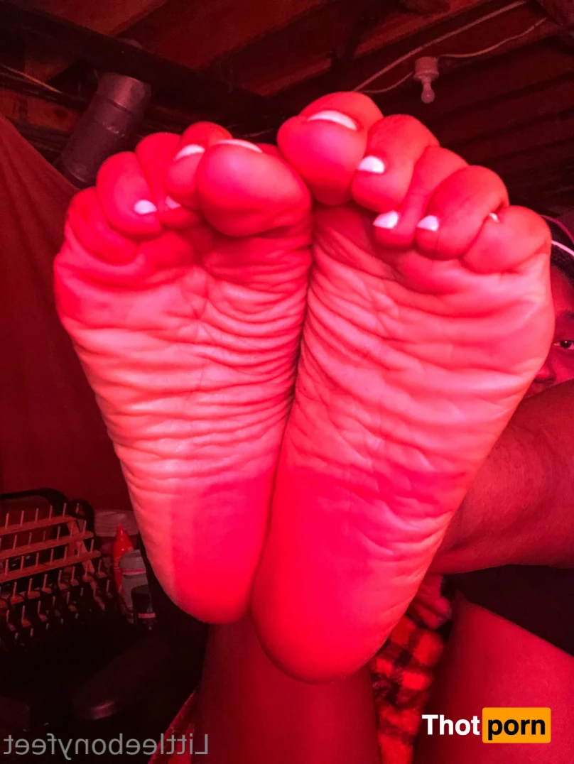Littleebonyfeet 10443900