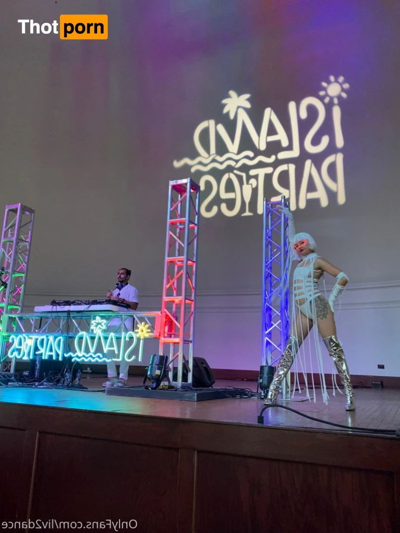 Dancing with Liv 6940699