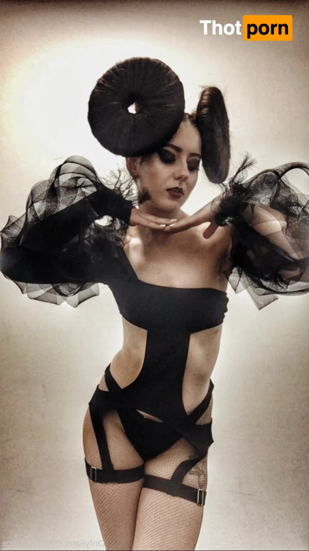 Dancing with Liv 6940794