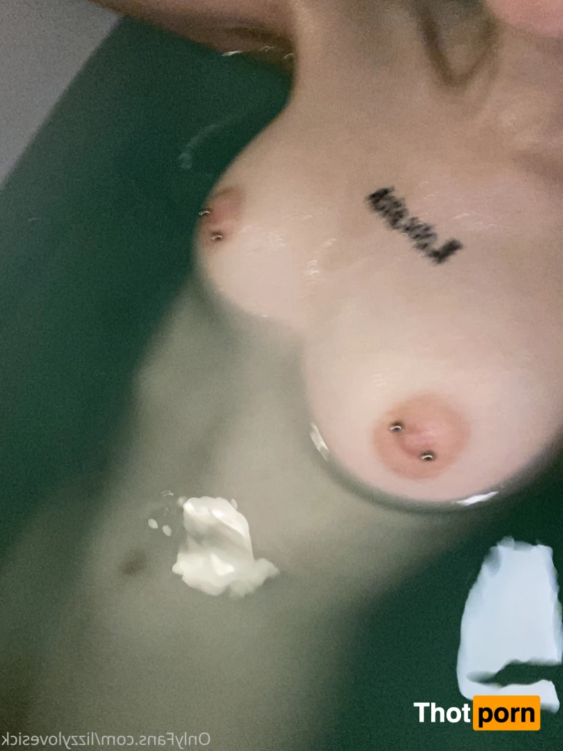 Lizzy Lovesick💕🐰 6508936