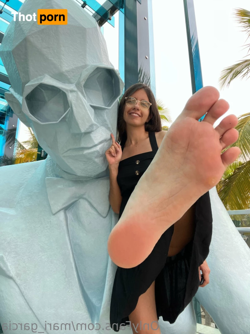 Goddess Mari - FinDom/FootDom/FemDom 7441688