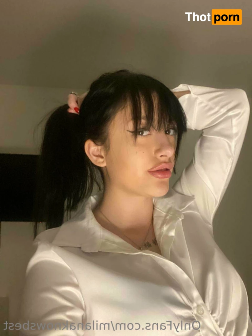 Milana Knows 10444222