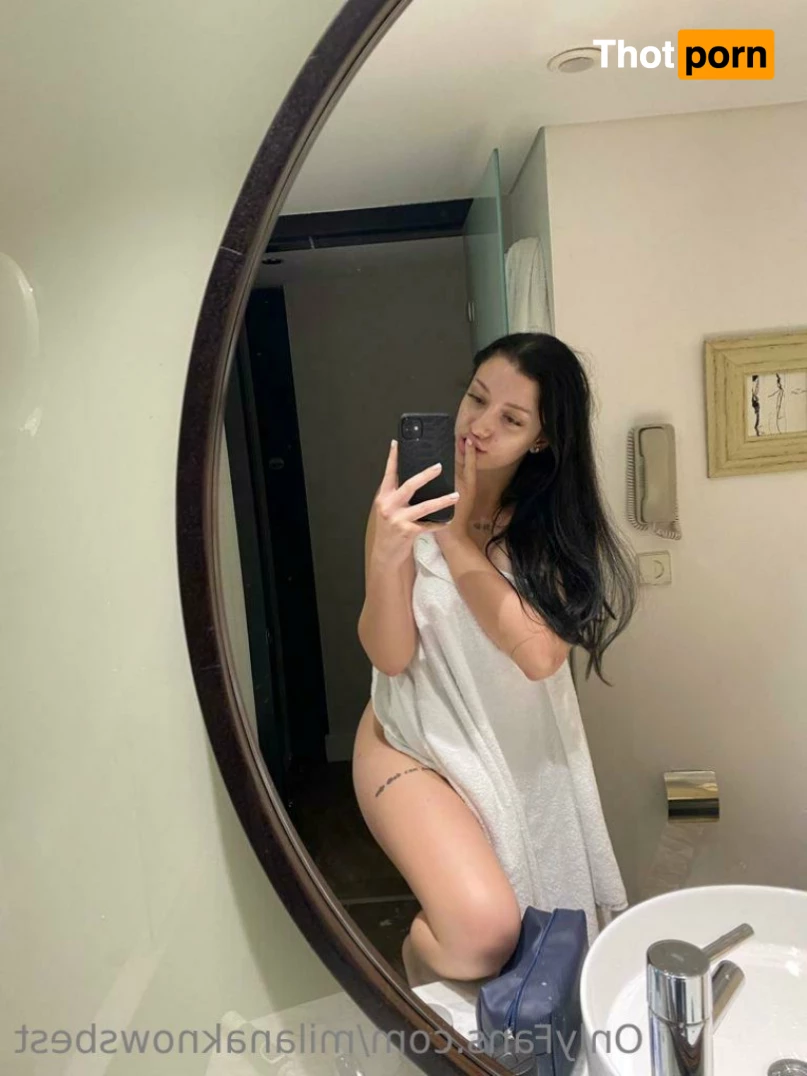 Milana Knows 10444226