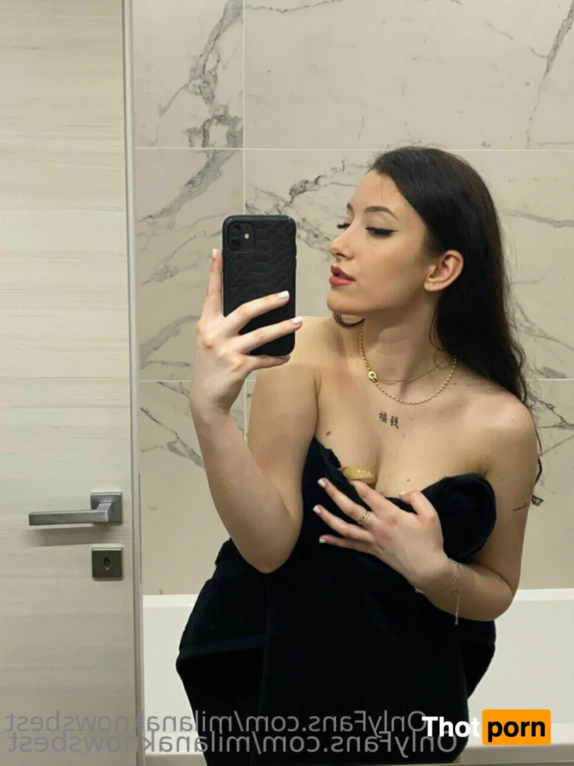 Milana Knows 10444231