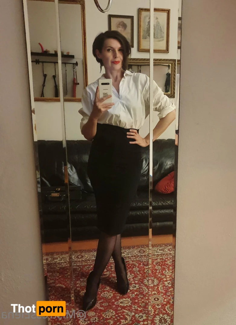 Dominatrix Femdom Mistress Elena 7225936