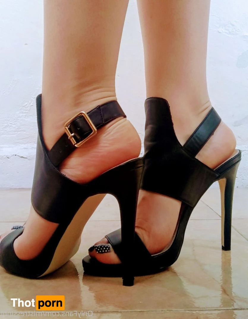 Mistress Inni`s Foot Place 7259380