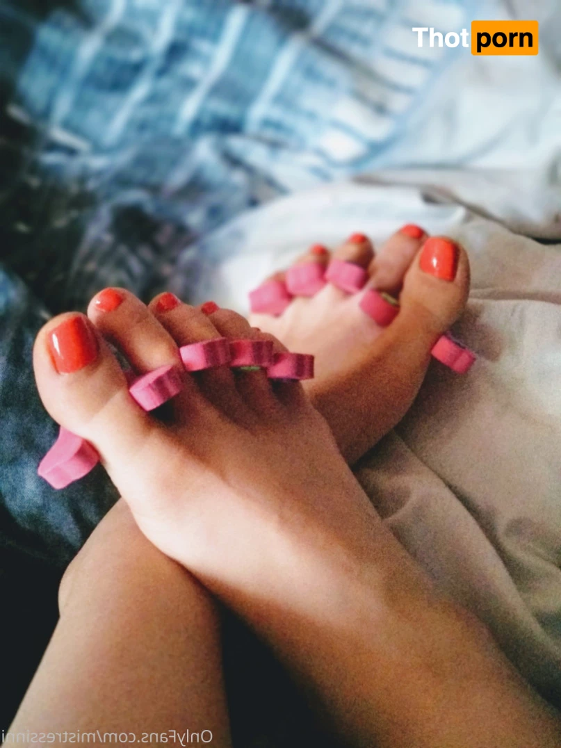 Mistress Inni`s Foot Place 7259408