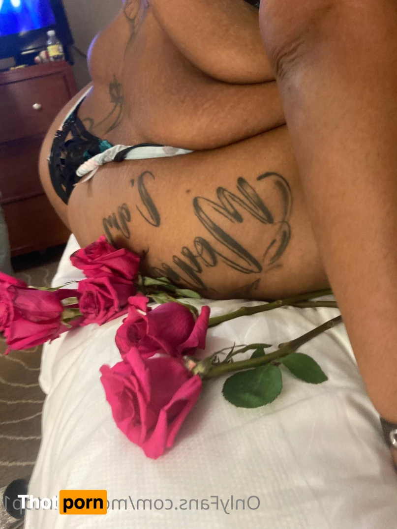 86inchesofbooty 7462908