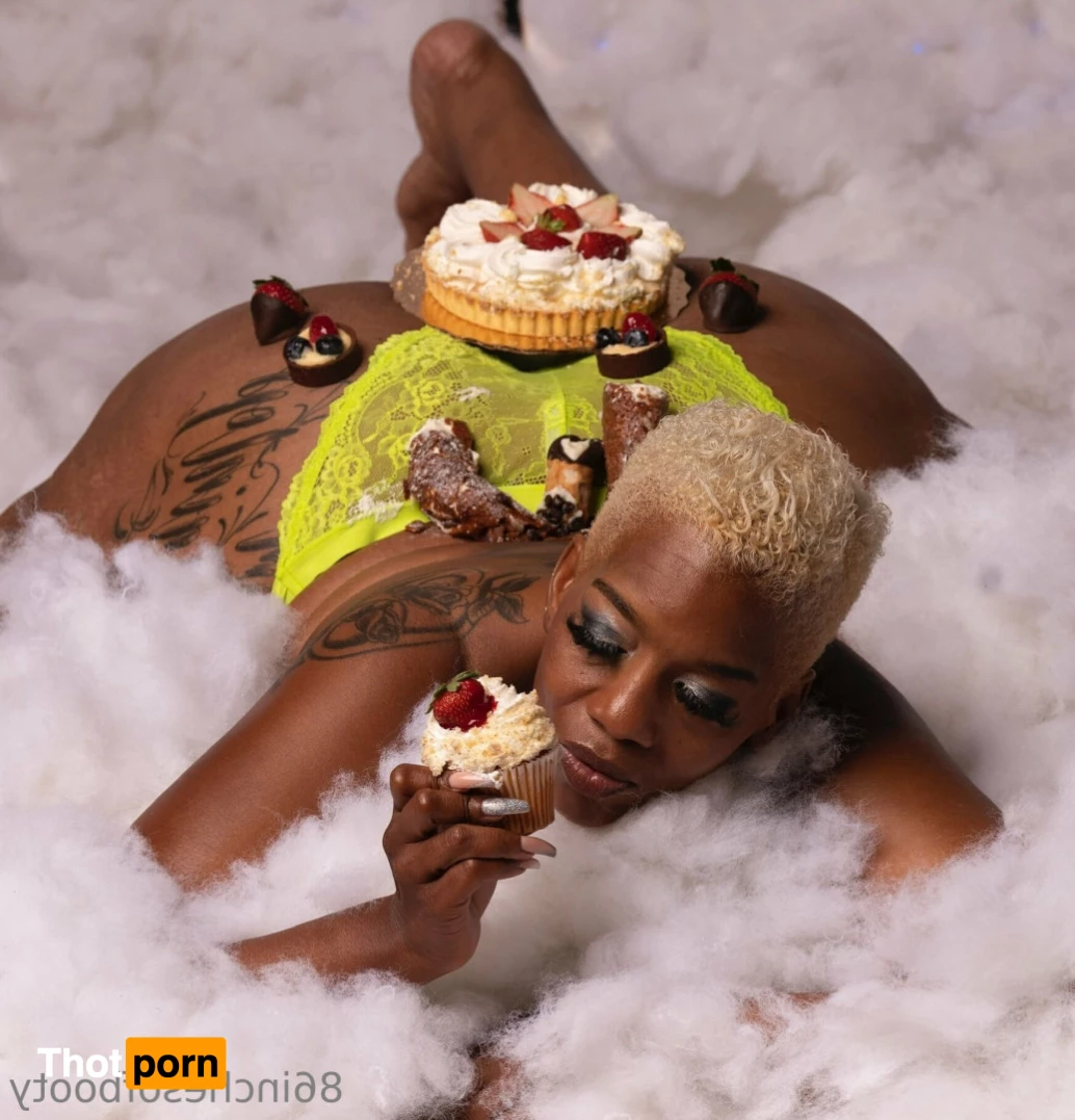 86inchesofbooty 10472565