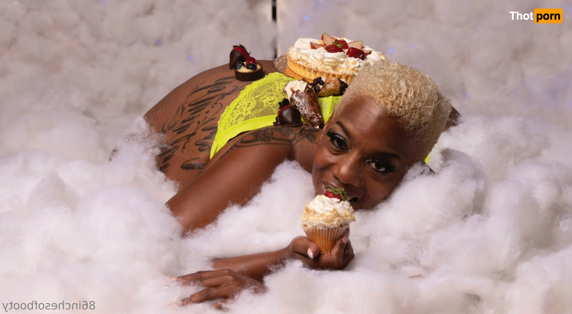 86inchesofbooty 10472594