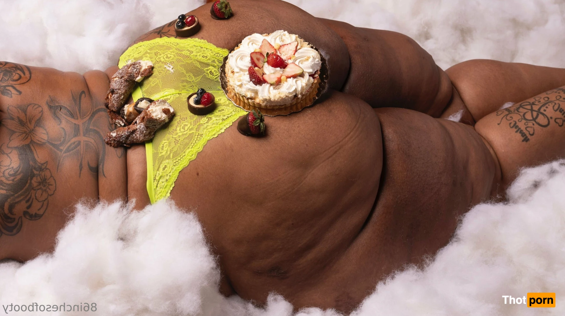 86inchesofbooty 10472640