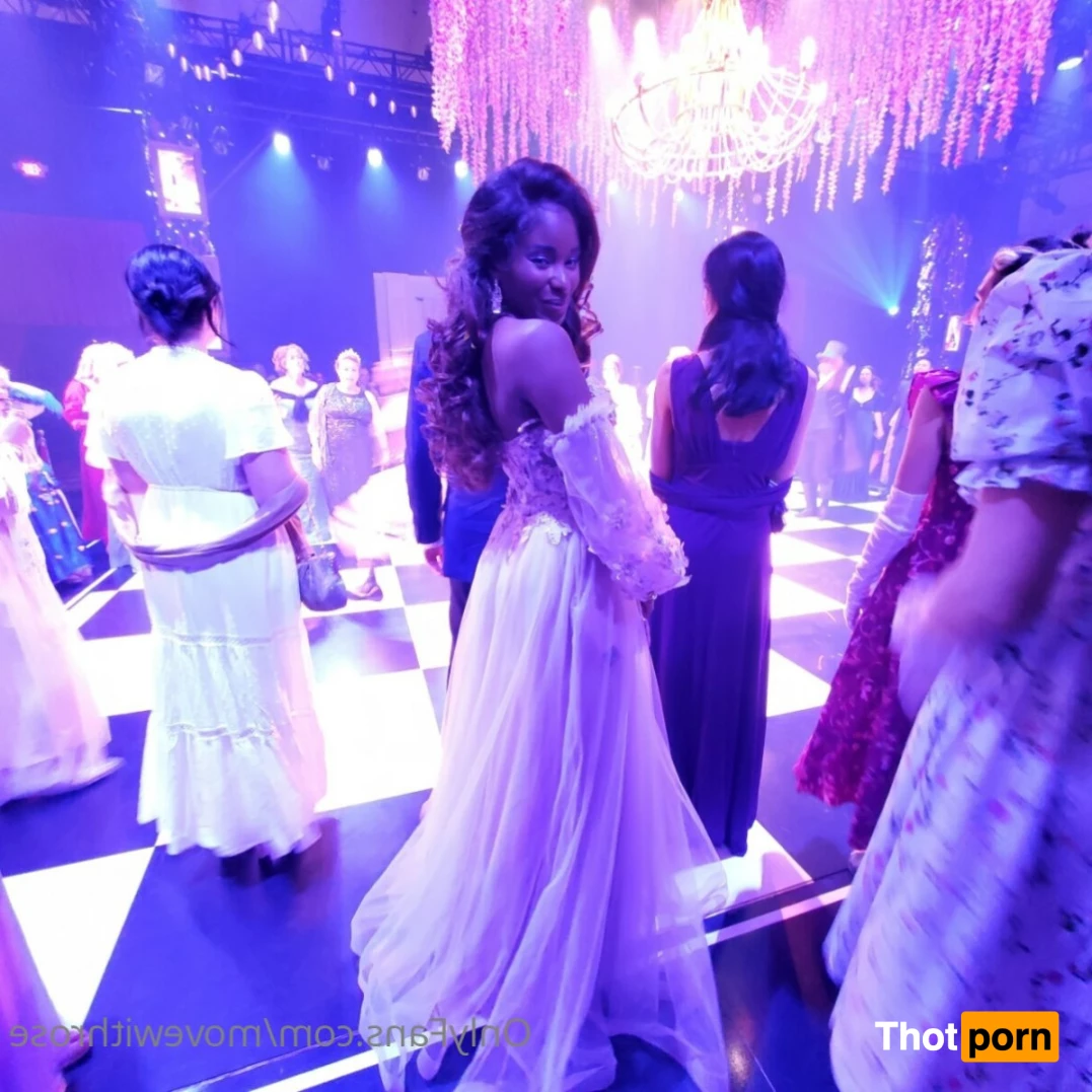 Move With Rose 7196557