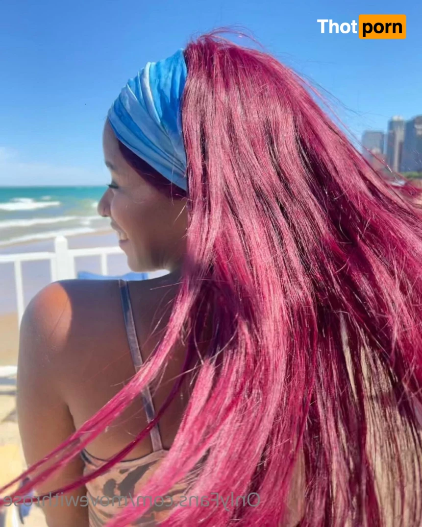 Move With Rose 7196580