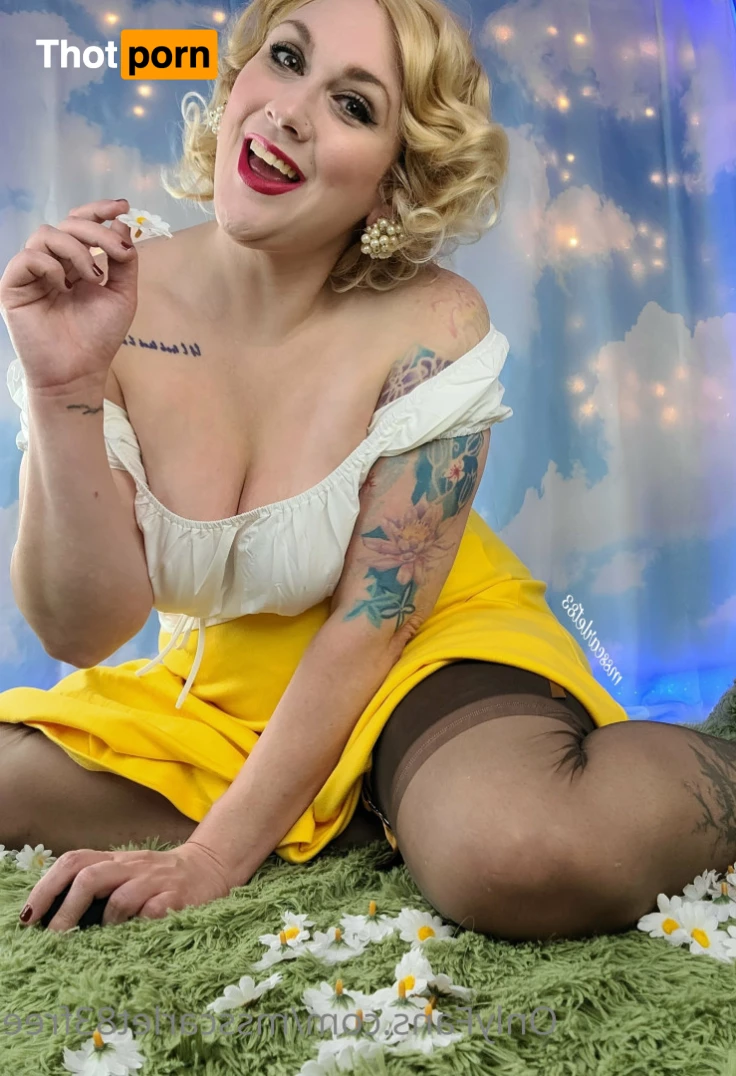 Scandalous Scarlet 7424544