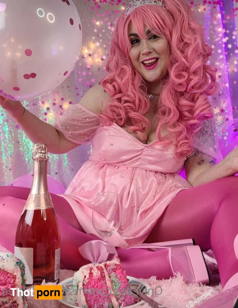 Scandalous Scarlet 7424742