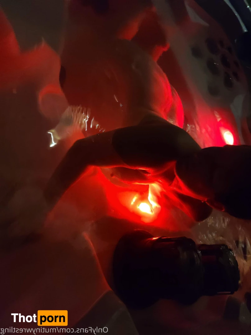 Mutiny   🇨🇦 🍑 7424115