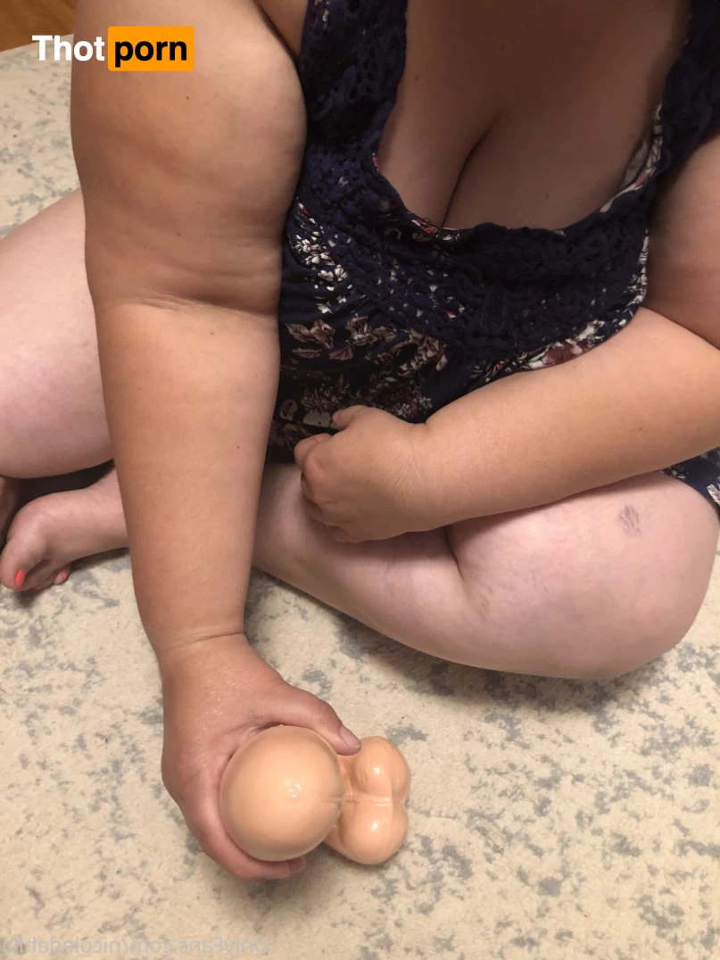 Nicole Dahlia 7366095