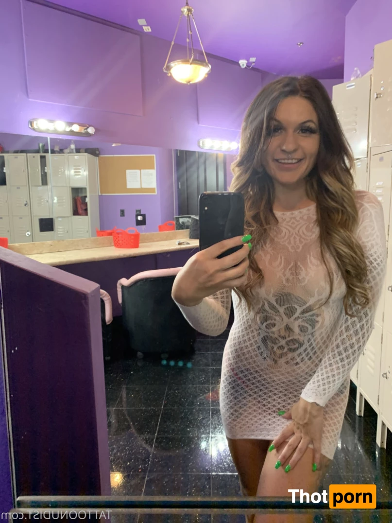 ✨ The Tattooed Nudist 10437983