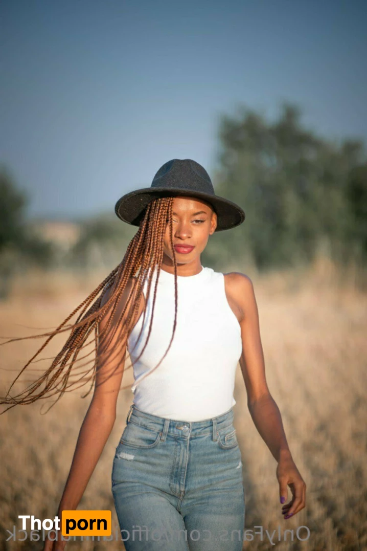 Lina Colombiana 6770109