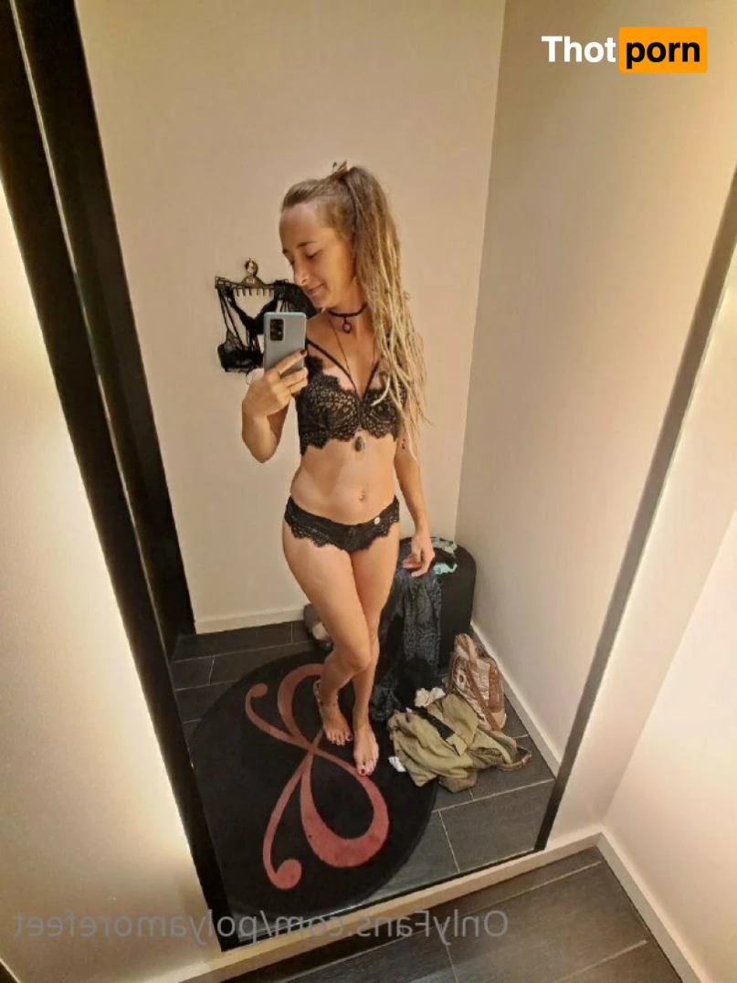 Polyamorefeet 7194780