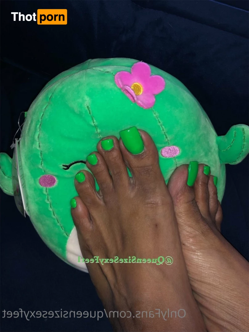 QueenSizeSexyFeet 7144133