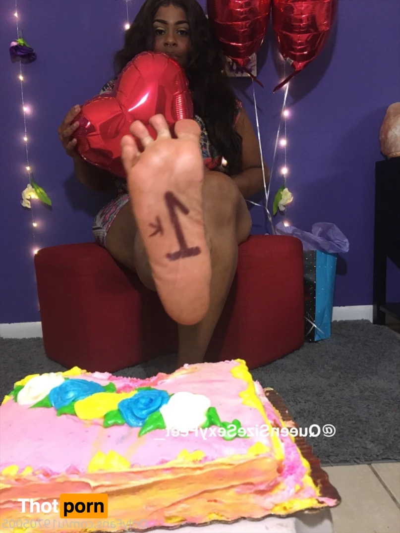 QueenSizeSexyFeet 7144222