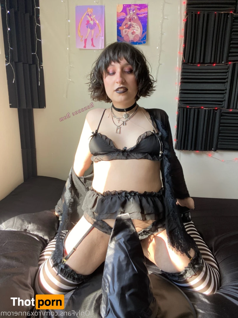 Roxanne Rom 16088186