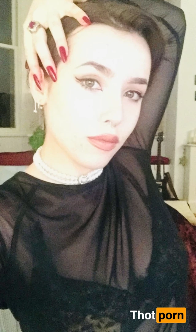 Madame Mathilde 6630831