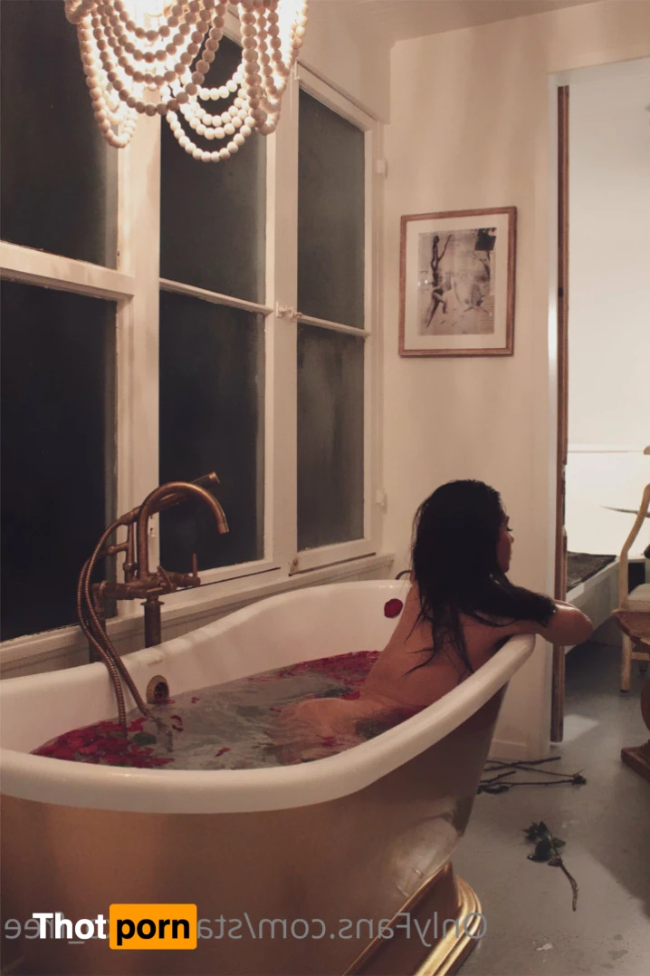 Bollywood Starlet 7166993