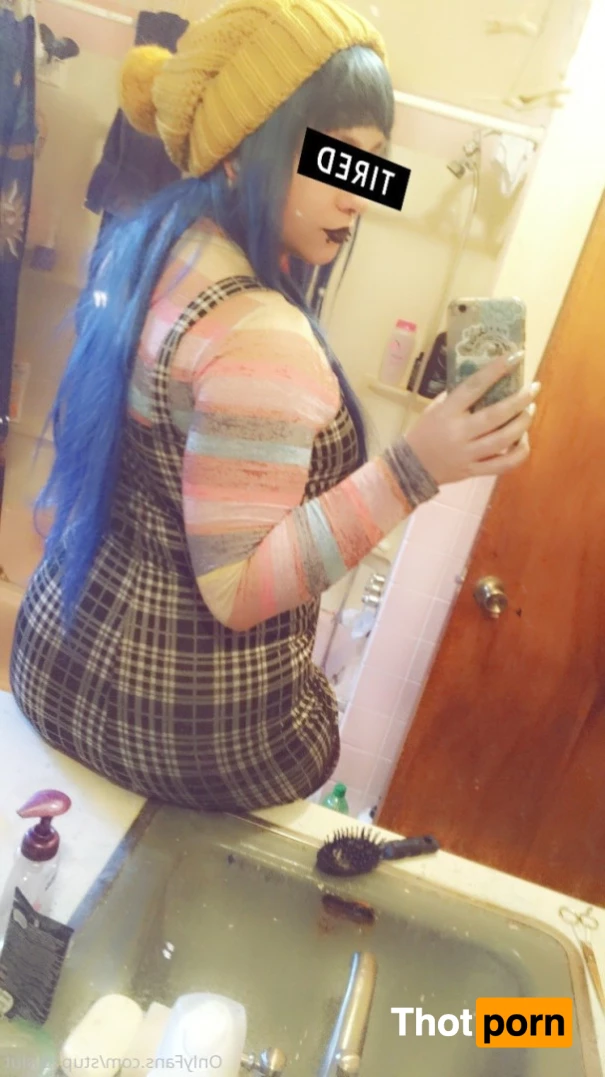 Carolin White 7171351