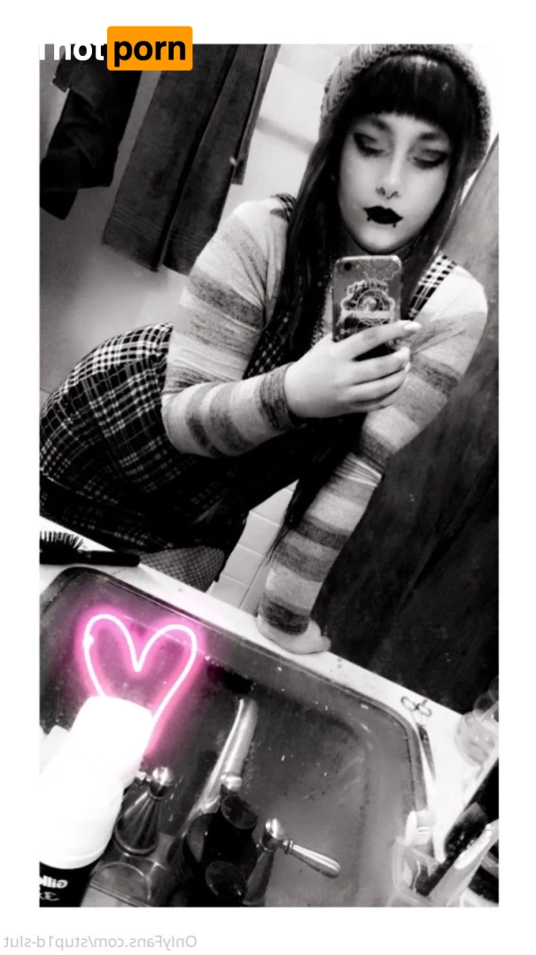 Carolin White 7171457