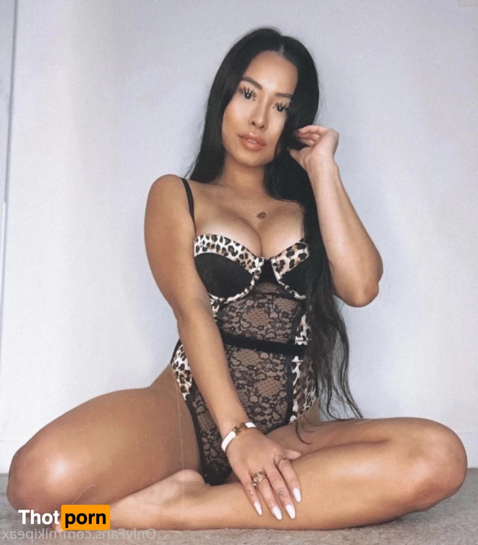 Styled by Niki 9480484