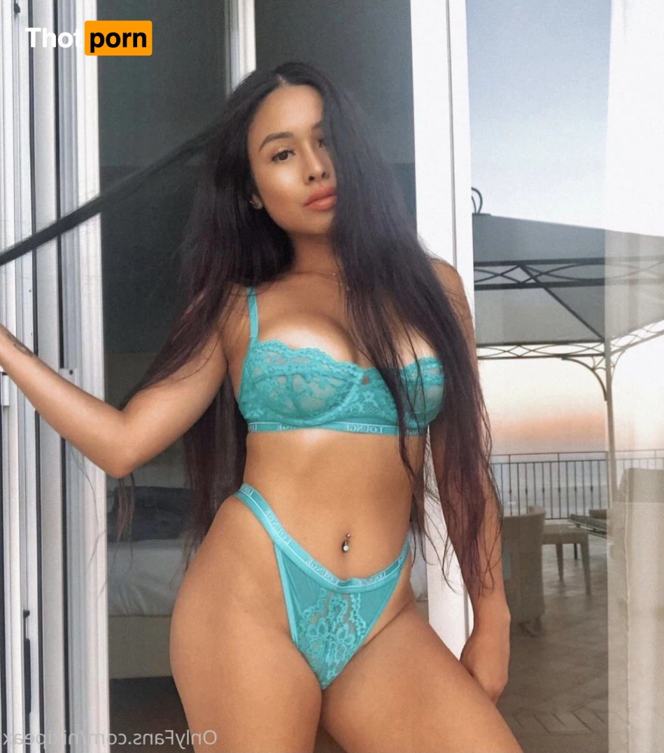 Styled by Niki 9480630