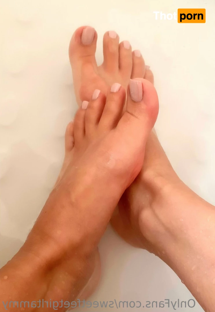 Sweet Discreet Feet 6914557