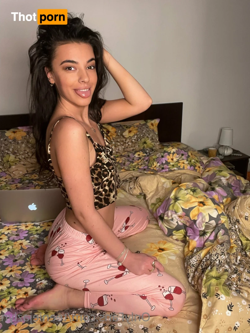 teeniejazlyn 14567334