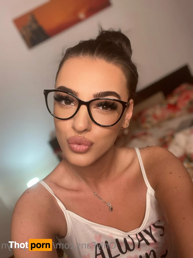 teeniejazlyn 14612767