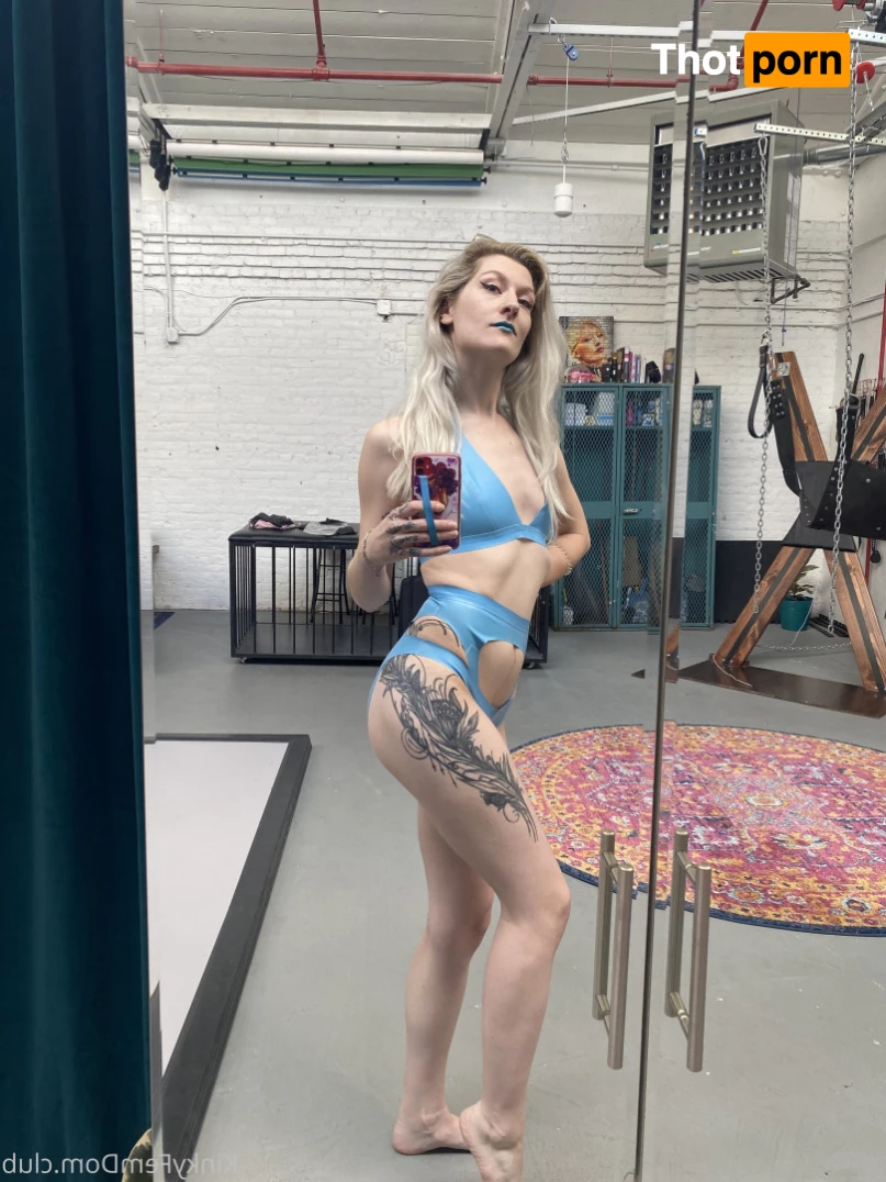 Miss Adah Vonn 6567325