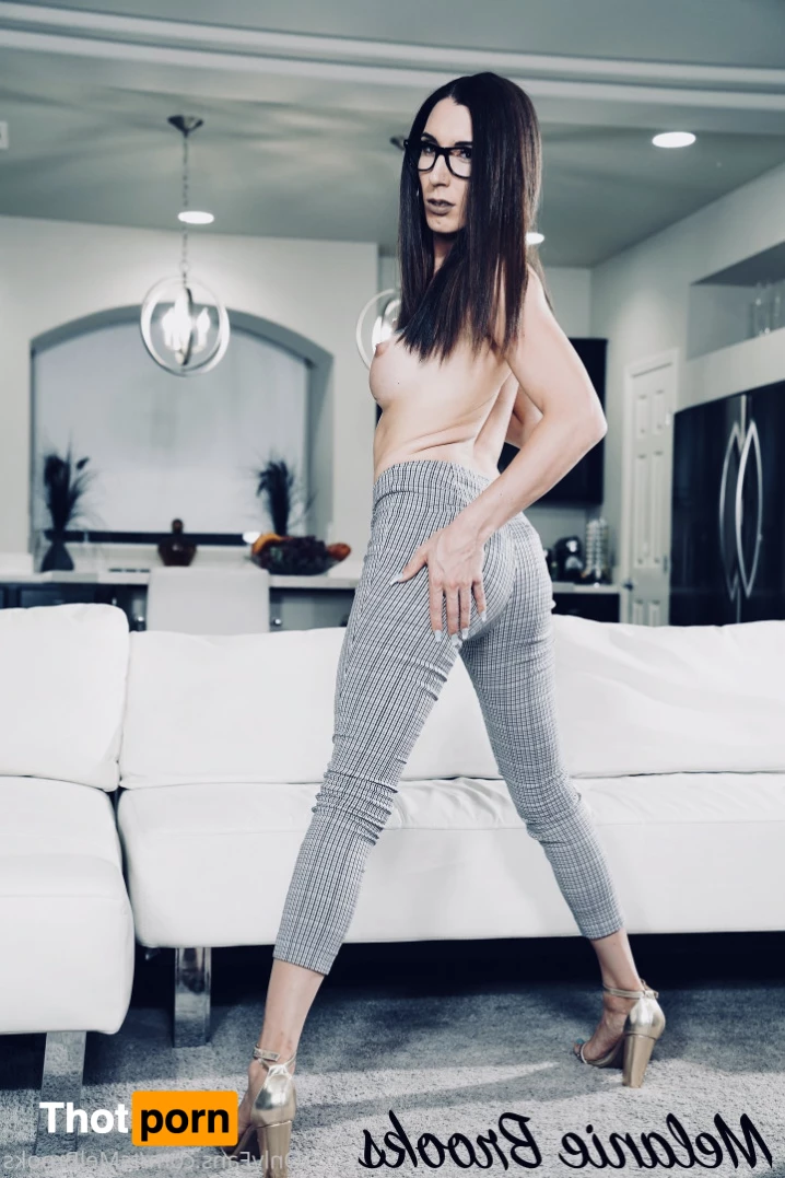 MelanieBrooks 6900483