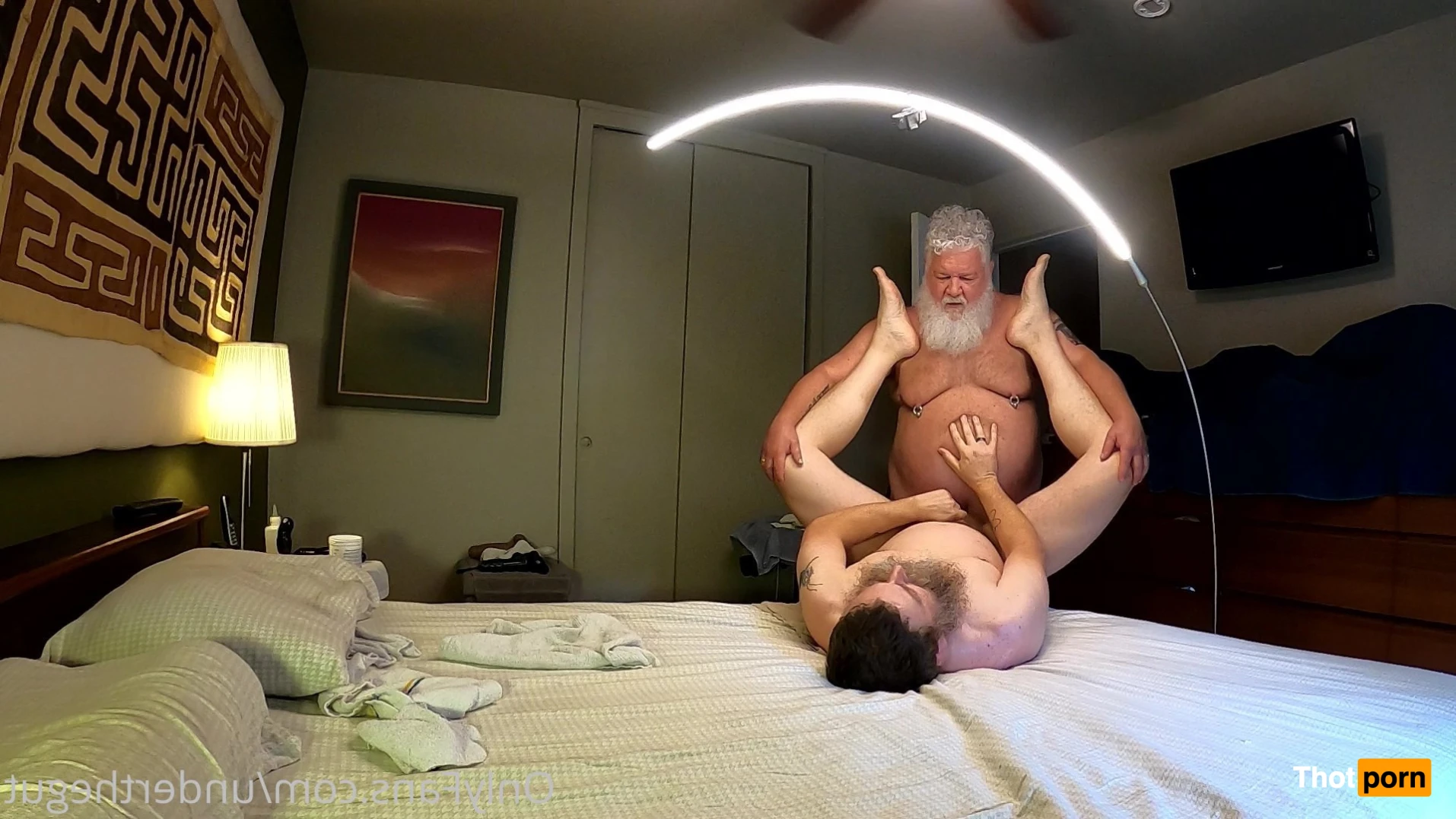 Under The Gut 13599228