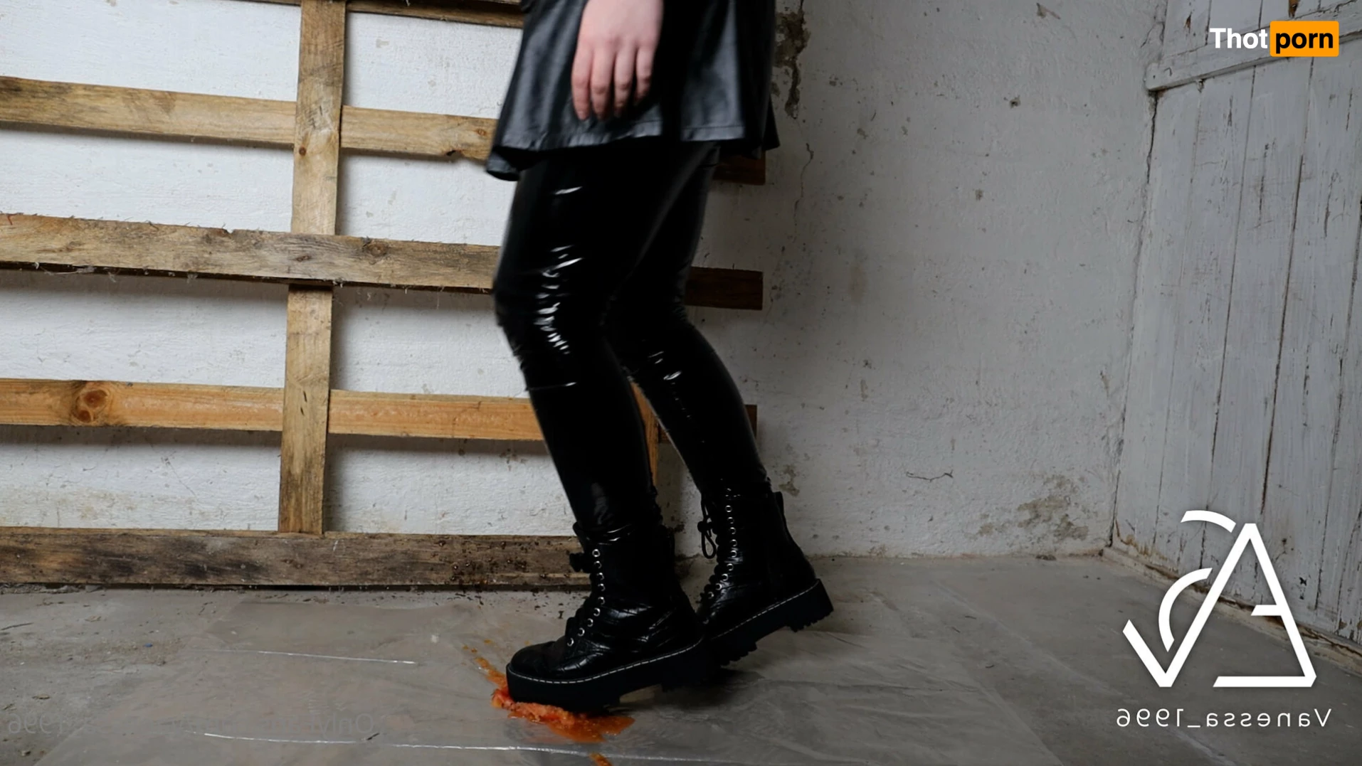 Vanessa_1996 6767370