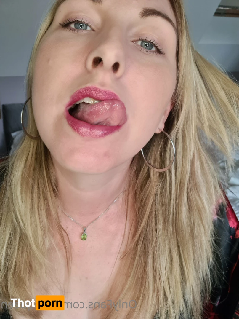 Voracious Vixen 6887657