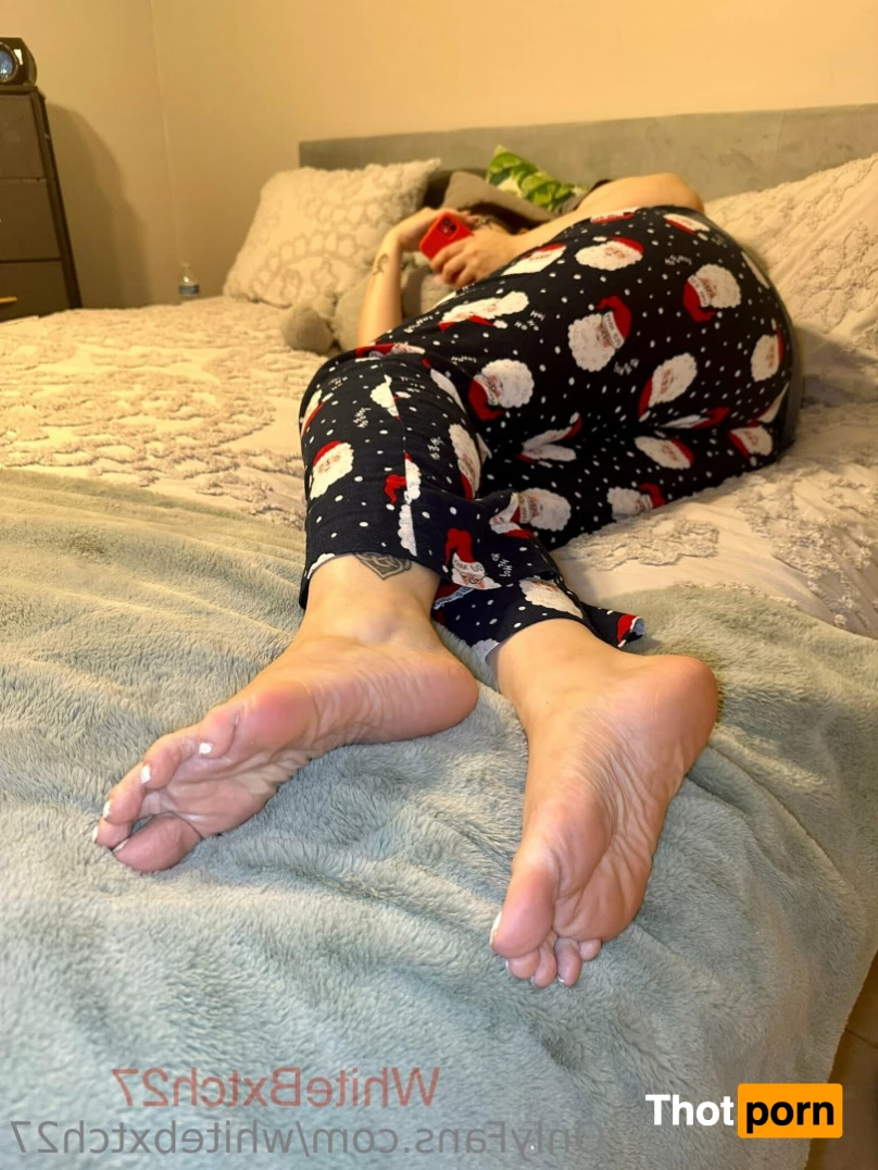 WhiteBxtch27 10422934